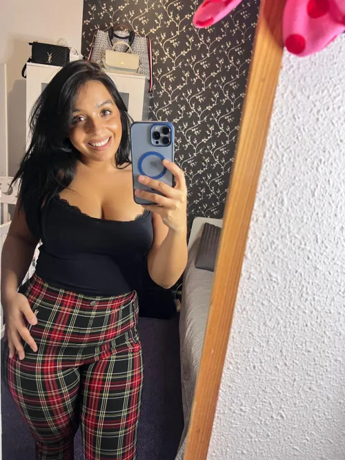 Thumbnail Galadriel69_ Shares Life's Pleasures in Cosplay