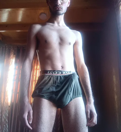 Thumbnail Bulge Display: 19 Straight Ready for Action | yungmeat19
