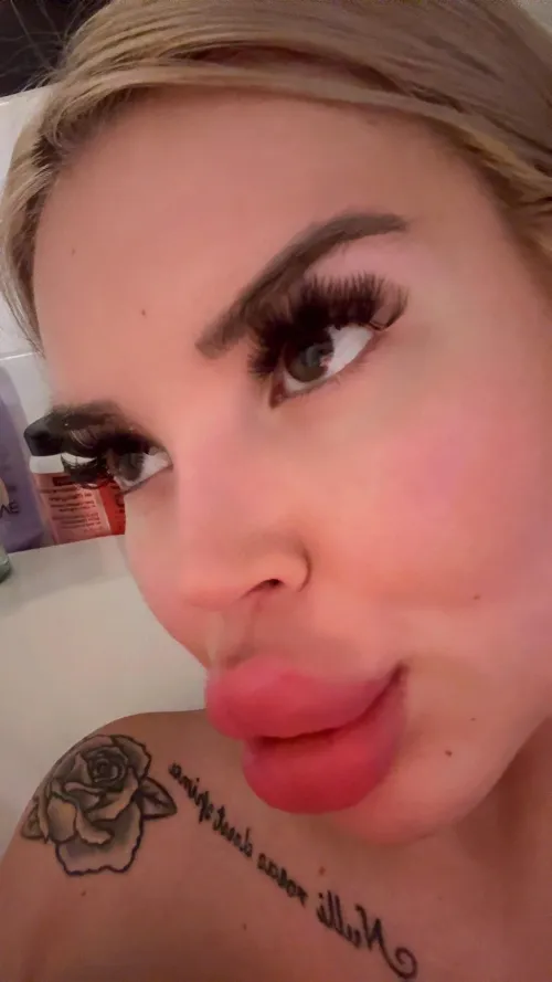 Thumbnail Barbiekristinax Unveils the Allure of Bimbo Pouty Lips