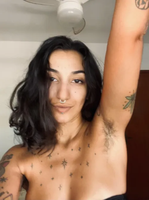 Thumbnail Breaking Stereotypes: Celebrating No Razors and Natural Beauty - devilslittebaby