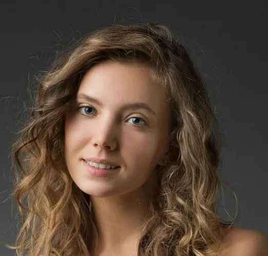 Thumbnail Viky Varga: Exquisite Beauty Beyond Words by Kenprt
