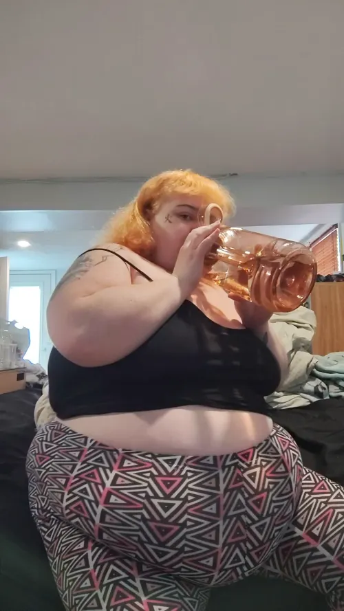 Thumbnail Surprising Fit: Pants Accommodating Huge Bellies