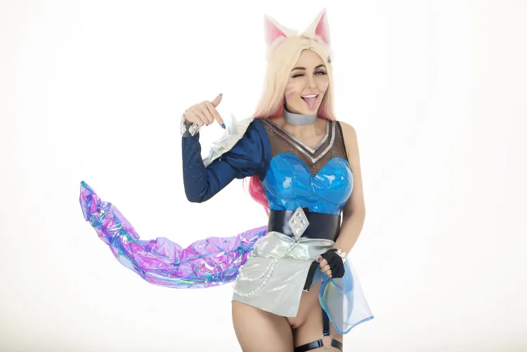 Thumbnail nsfwcosplay: Sultry Cosplay by Sia_Siberia_Real: The Allure of Ahri