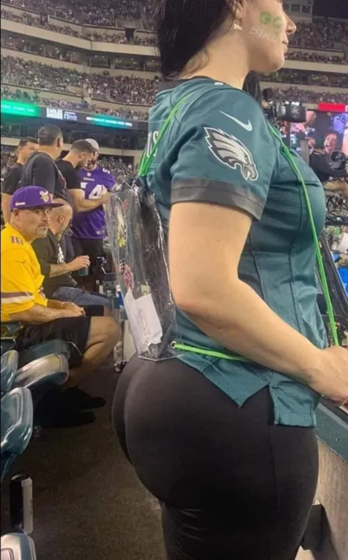 Thumbnail Fly Eagles Fly - Gameday Excitement | min43