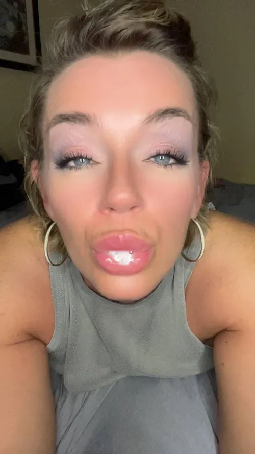 Thumbnail Am I a Mature Spit Slut? SashaSins555 Discusses spitfetish