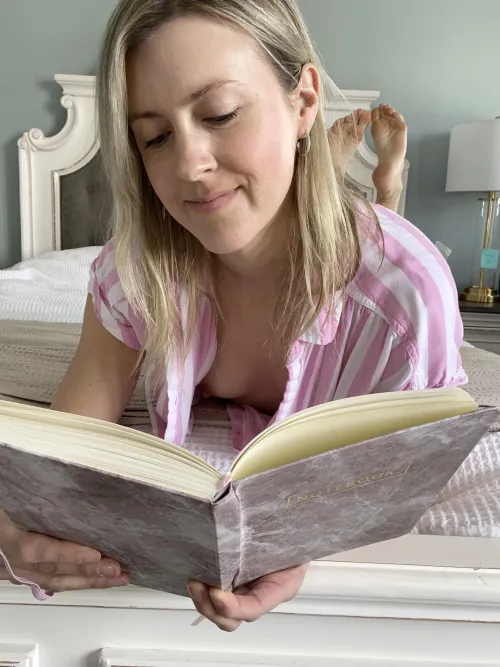 Thumbnail Intimate Personal Stories Revealed in 'Downblouse' by Liz_XO_