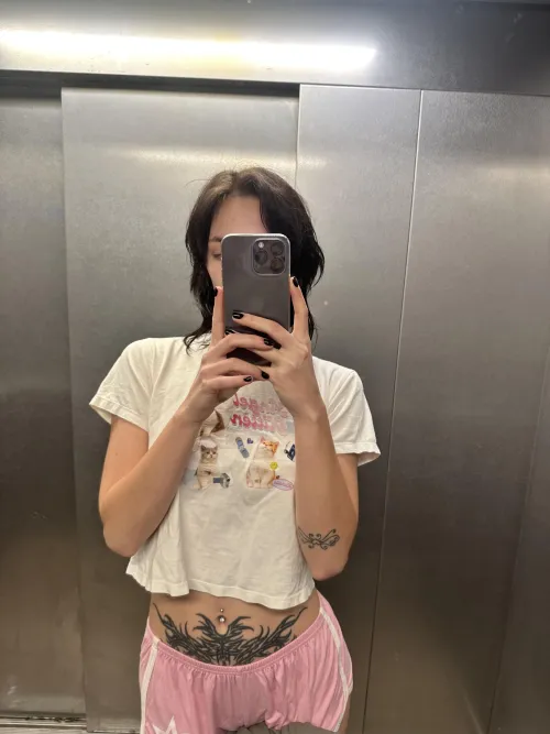 Thumbnail Kitty Top Cuteness: Croptop Fashion Unleashed | nikaballou