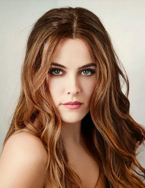 Thumbnail veil18 Captures Riley Keough's Grace | PrettyGirls Representation