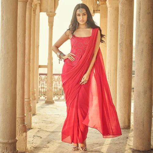 Thumbnail Shraddha Kapoor's Radiant Beauty in gentlemanboners