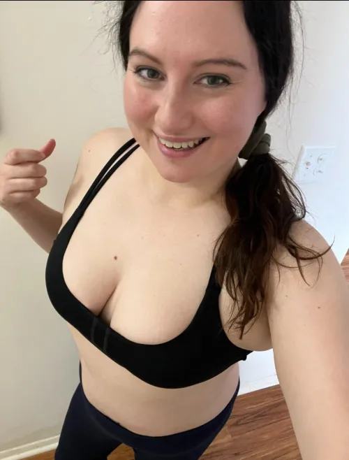 Thumbnail Sweaty After a Workout: Dive into Mandiallday83's IRTR
