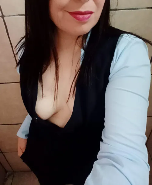 Thumbnail Office Vibes: Seductive_Samyra's Braless Confession