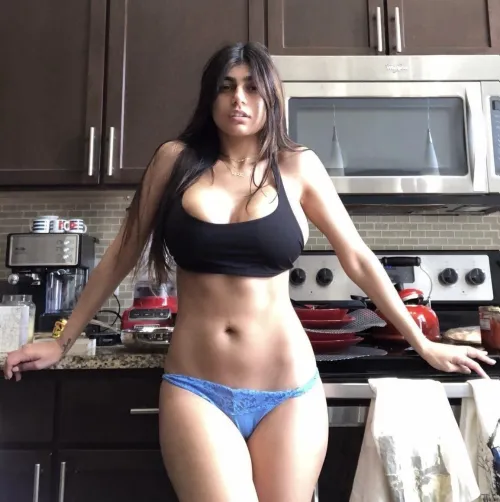 Thumbnail Glimpse into Mia's Kitchen: A Seductive View by Ginsla