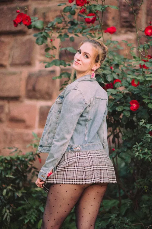 Thumbnail Discover the Playful Teasing Side of sunrisebunny in Pantyhose