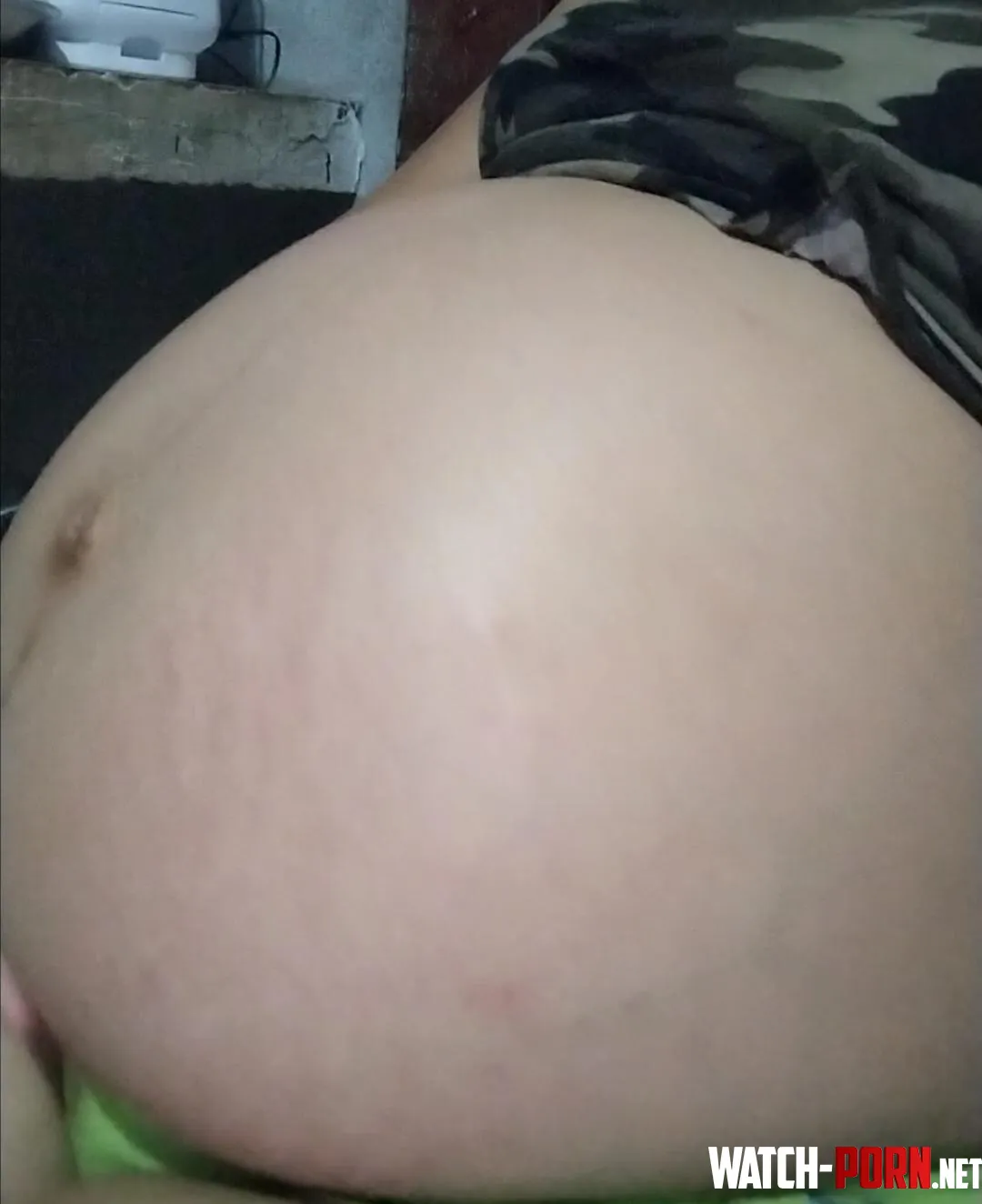 Would you like to run your tongue over my pregnancy stretch marks by akmv1312