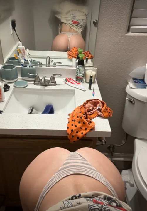 Thumbnail katie_welchie's Unique '51 Booty' Preview in ThickThighs Category