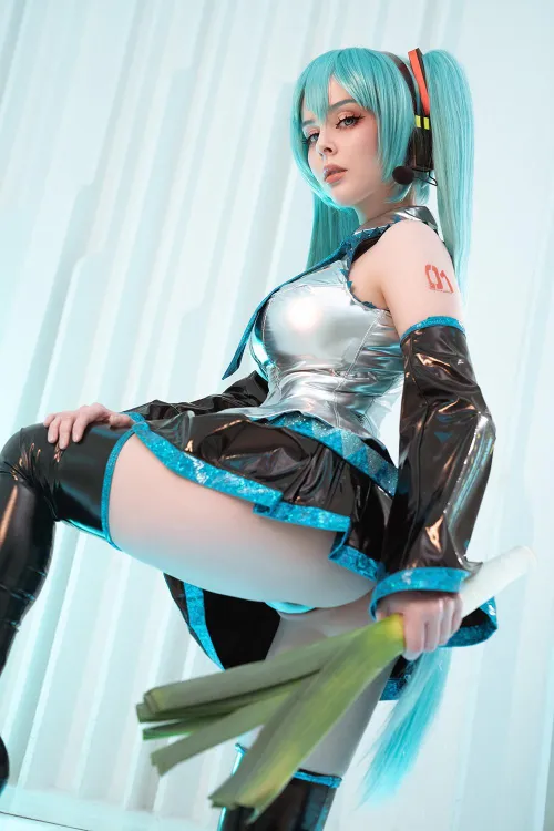 Thumbnail HellyValentine Showcases Hatsune Miku Creation in cosplaygirls