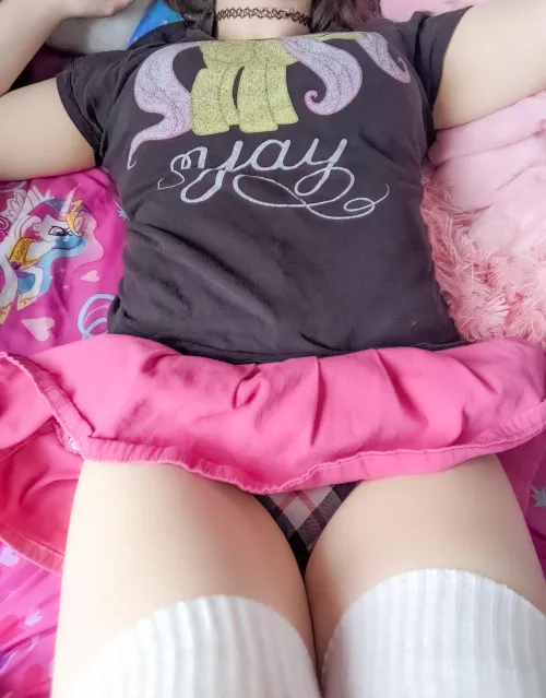 Thumbnail Leggy & Short: strawberrypwup's miniskirt Style