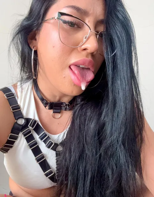 Thumbnail Mouth vs. Legs: missambani Explores the Spitfetish World
