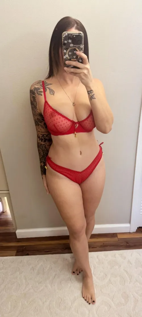Thumbnail dirrtydiana1992 Shows Off Red See-Through Outfit