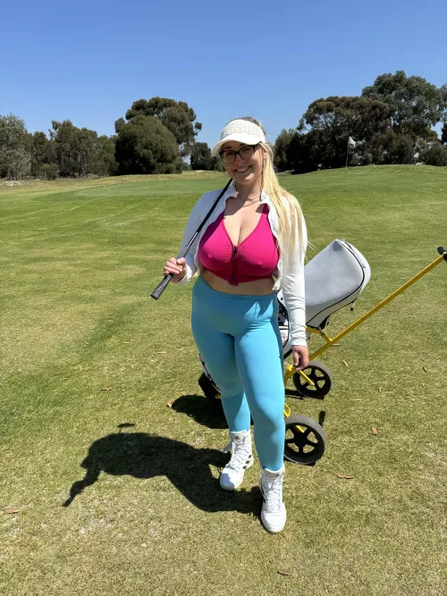 Thumbnail Golf Course Fashion: Bright Zipups and Lovinglexiekent’s Style