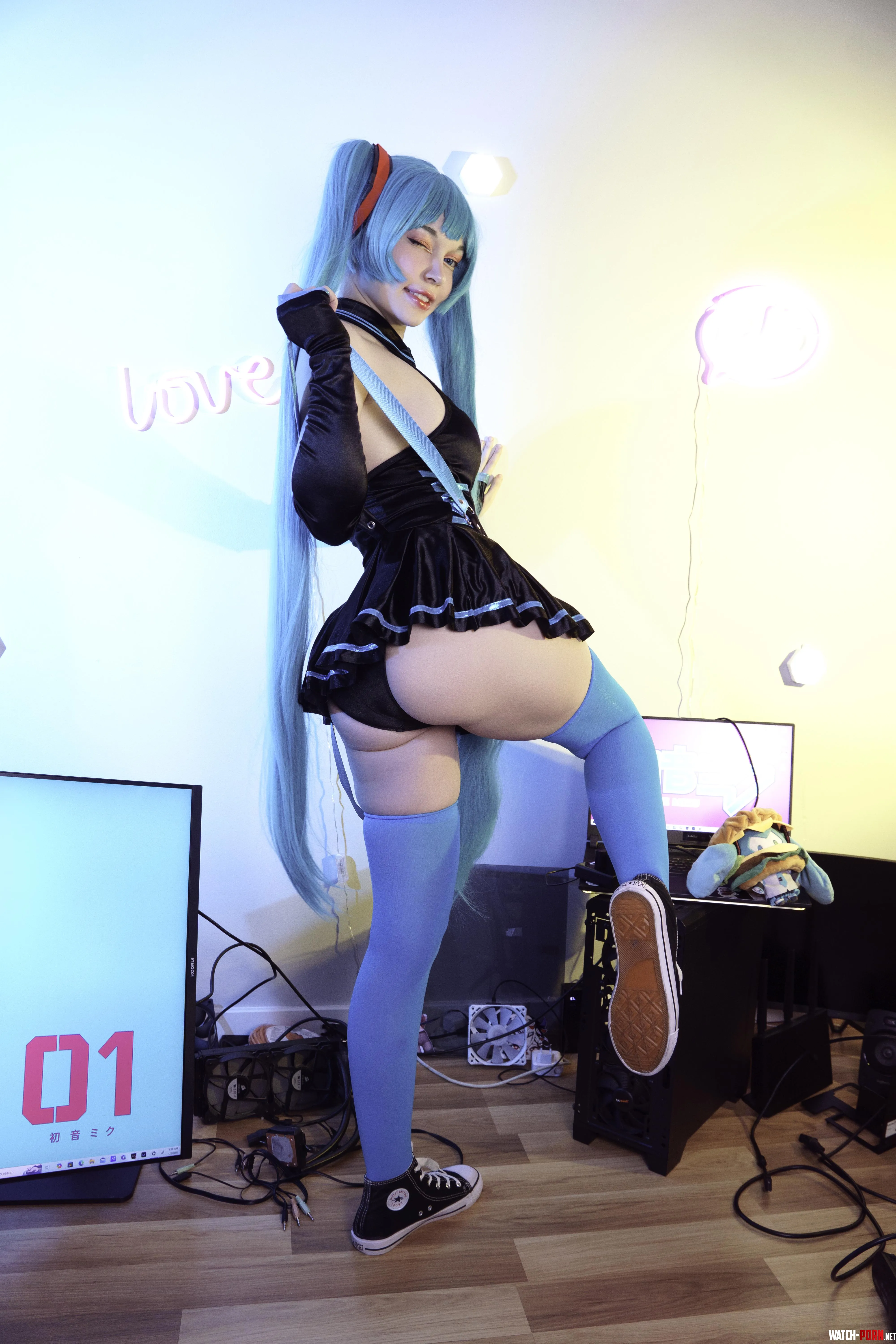 Miku cosplay by MurrningGlow by MurrningGlow
