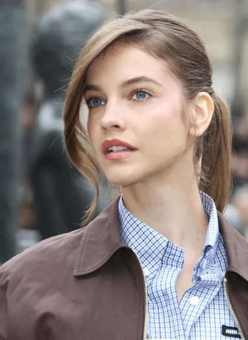 Thumbnail Northern89Lights Showcases Barbara Palvin's Elegance | PrettyGirls Representation