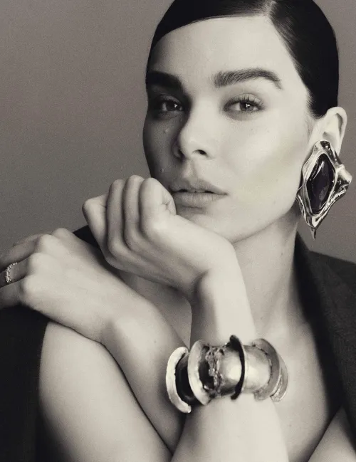 Thumbnail Hailee Steinfeld: Beauty Personified by Cosmic-Chen in PrettyGirls