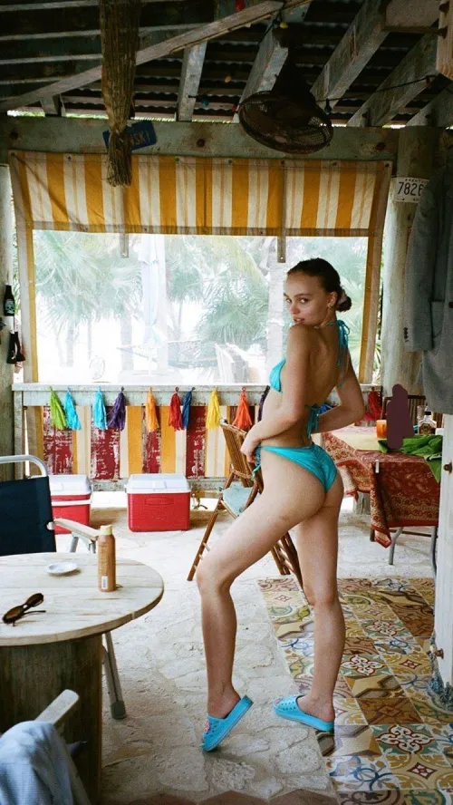 Thumbnail Lily Rose Depp's Celebrity Butts Featured by guskor