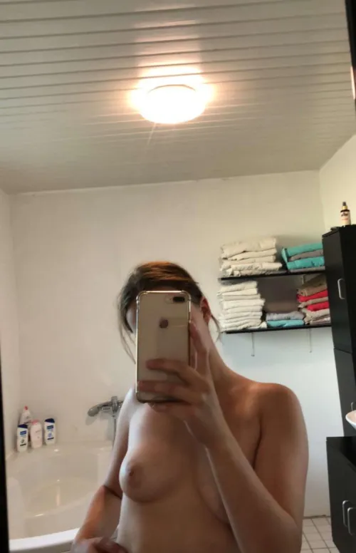 Thumbnail Revisiting 2007 with Remarkable-Island-42 | Nude_Selfie
