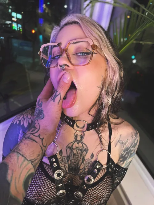 Thumbnail Blue-Eyed Seamen Demon - sarahmoonsuicide's Cum Fetish Story