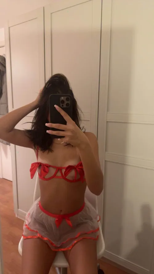 Thumbnail Naughty Attire & Solo Play: A Discussion with snuskigajennifer