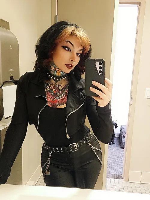 Thumbnail Gothickisss Unveils the Power of Being Collared and Steady