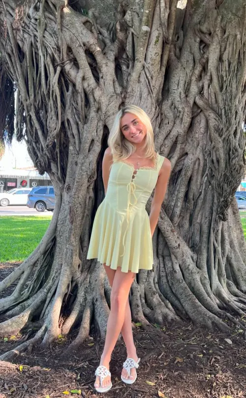 Thumbnail Exploring 'Pretty and Confident' by kambabyxx in Classygirls Category