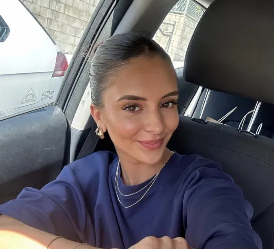 Thumbnail Eating-Crayons Captures Amaya in Traffic | PrettyGirls in Unexpected Settings