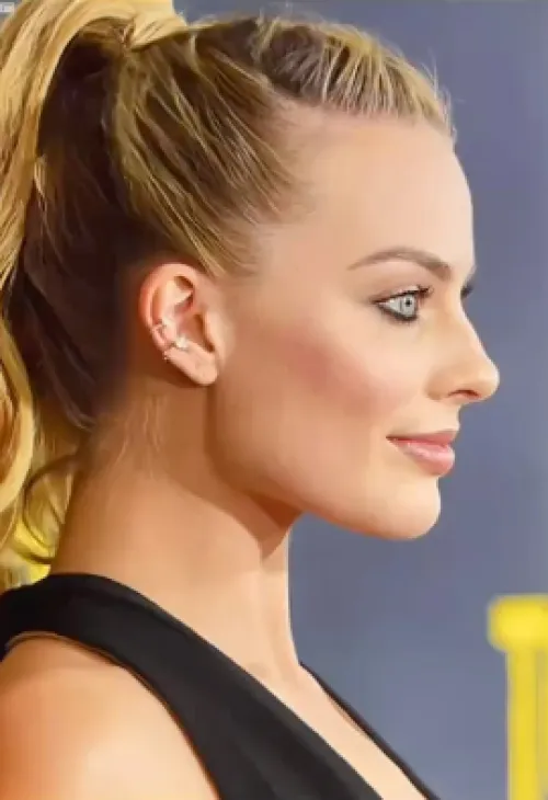 Thumbnail Margot Robbie: Beauty and Elegance at Whiskey Tango Foxtrot Premiere