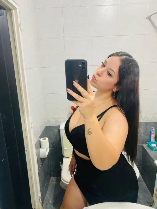 Thumbnail vlatkasophia's Pretty Tight: Celebrating the Beauty of Tight Dresses