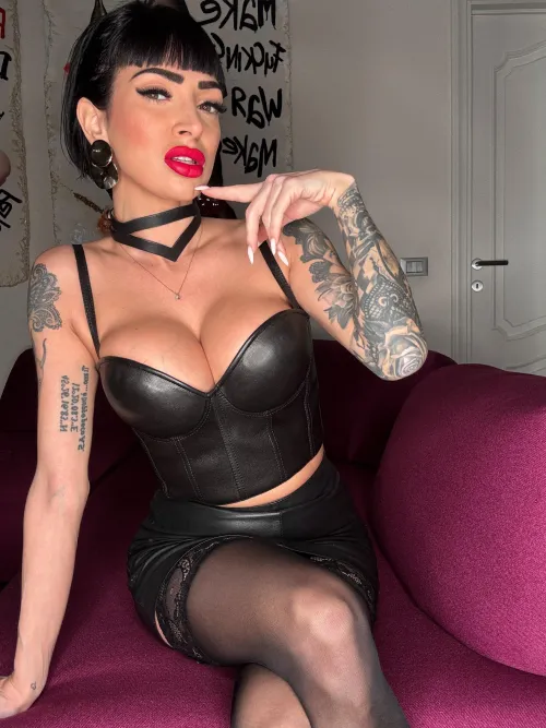 Thumbnail Leather Seduction Tales: Ok-Tank7536 Unveils the Mystery of LadiesInLeather