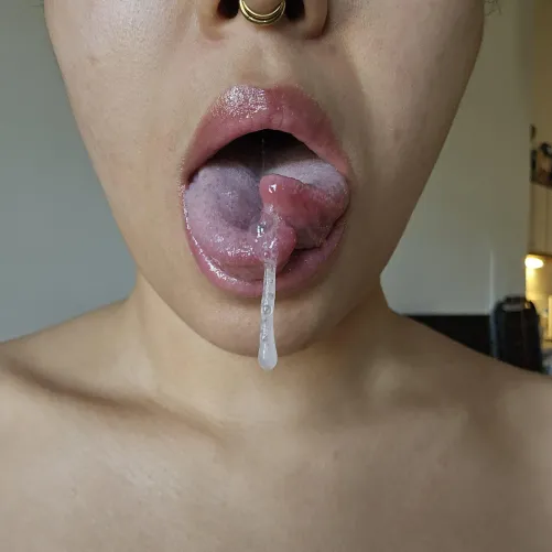 Thumbnail Wide Open: barefootmila's Engaging spitfetish Display