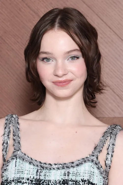 Thumbnail Emma Myers: A Symbol of Sophisticated Beauty | BaeberFSN
