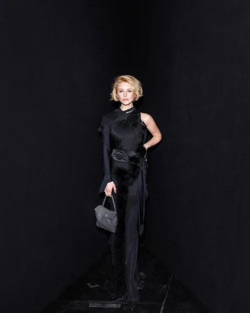 Thumbnail Exploring Julia Schlaepfer's Allure in gentlemanboners