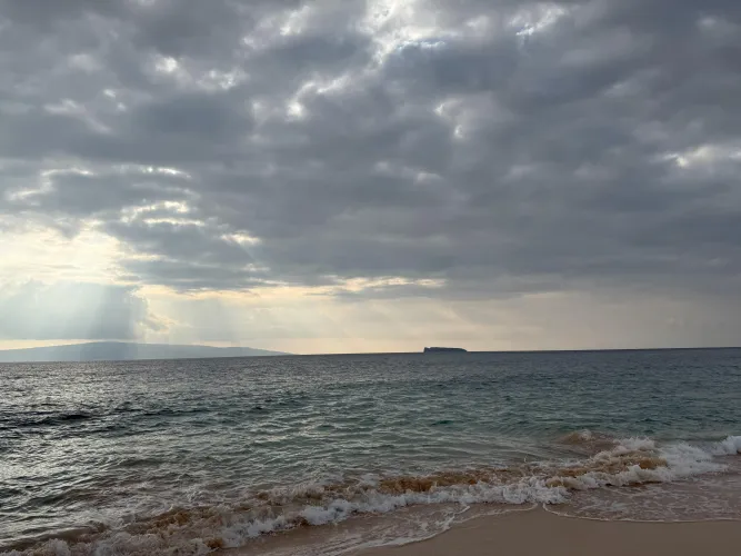 Thumbnail Makena Beach Maui: A Tropical Paradise by loztriforce