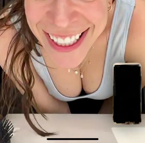 Thumbnail Exploring Intimate Moments: Choosing Between Finishing on Face or Tits