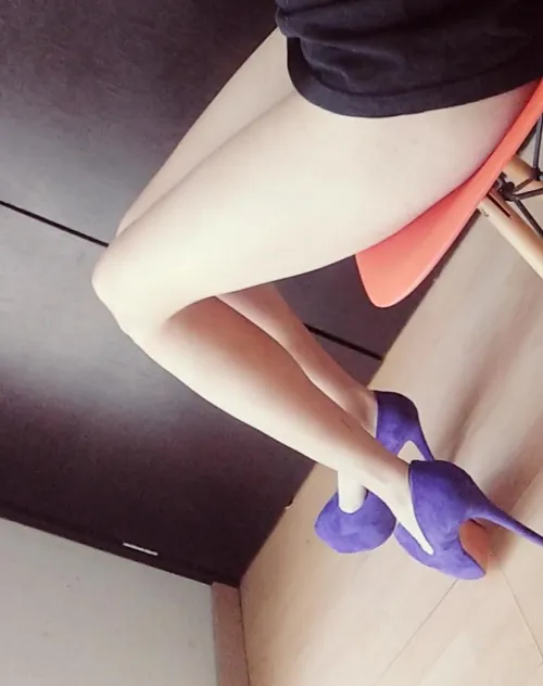 Thumbnail Flaunt Your Legs: Daily Compliments Guaranteed by soldaderyan
