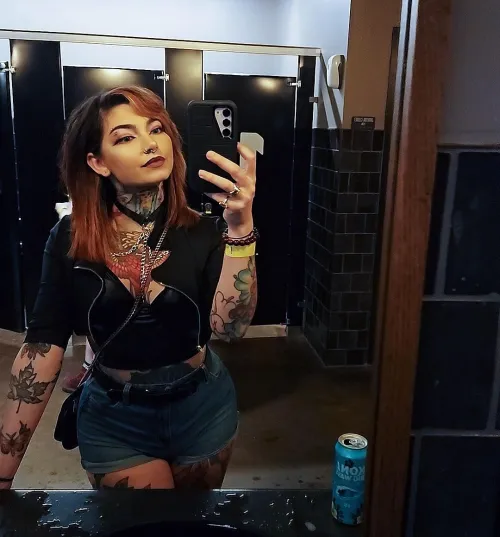 Thumbnail New Hairstyle Alert: Gothickisss's Alluring Neon Hair | GirlswithNeonHair