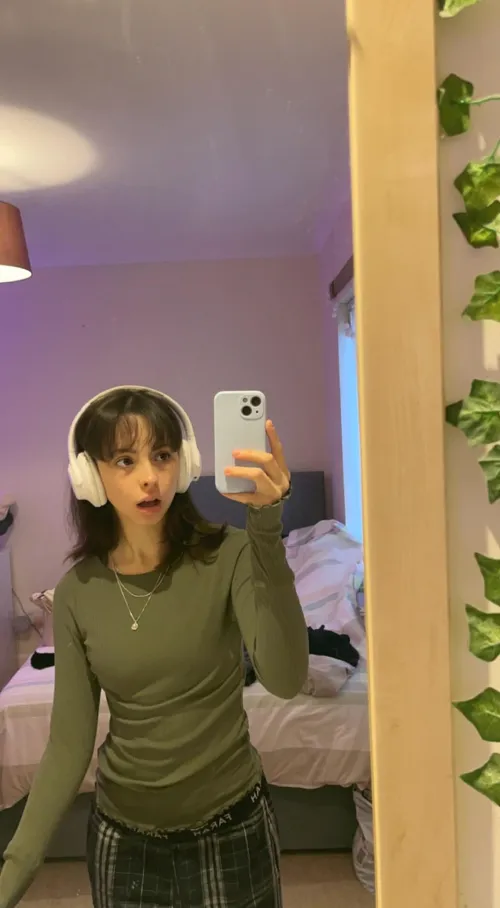 Thumbnail Reviewing 'Classy and Simple' by EffectBig4884 in Classygirls Category