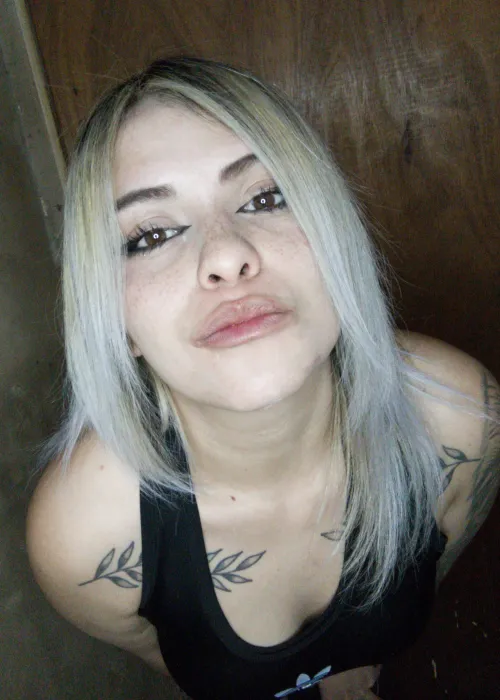 Thumbnail Seeking Style Change: Vibrant Ideas for GirlswithNeonHair