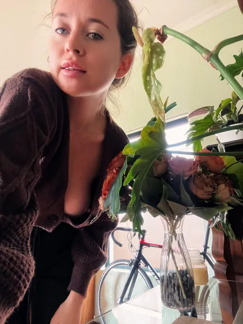 Thumbnail Spotted Begonia or My Cute Nipple: Exploring Downblouse Fashion