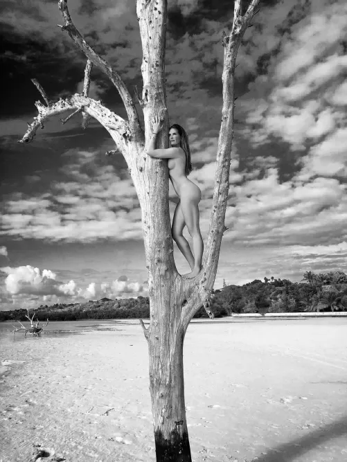 Thumbnail CelebsNaked: Brooke Shields - Dive into Possible-Zone904's Celebrity Exposé