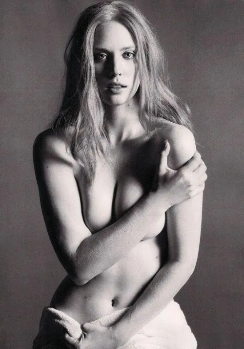 Thumbnail Deborah Ann Woll's Nostalgic Moment: Stakkapoolz Shares on NostalgiaFapping