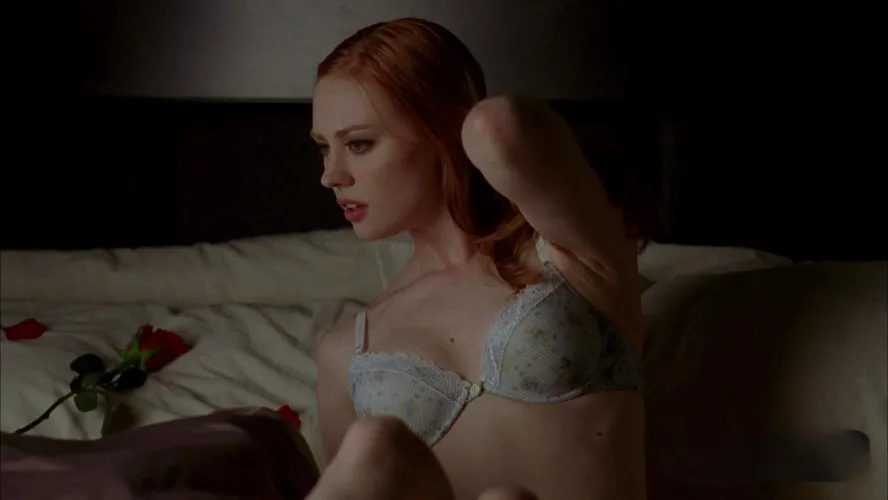 Thumbnail Deborah Ann Woll - Glamour and Style in CelebsGW
